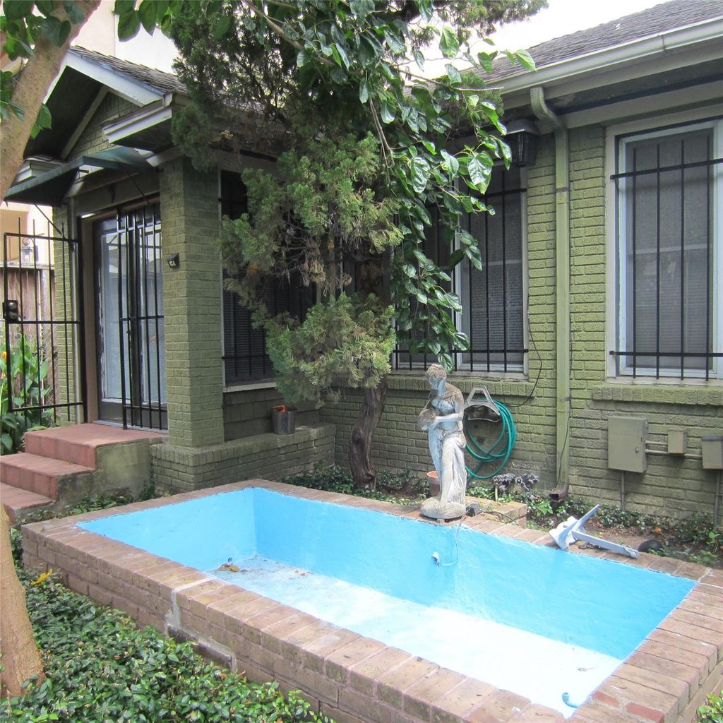 Photo of 512 W Polk Street, Houston, TX 77019 (MLS # 39074495)
