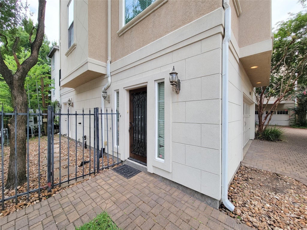 Photo of 2418 Ralph Street #A, Houston, TX 77006 (MLS # 22945514)