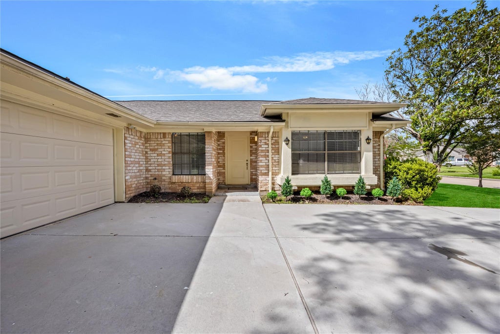 Photo of 2602 Planters Row, Sugar Land, TX 77478 (MLS # 52661157)