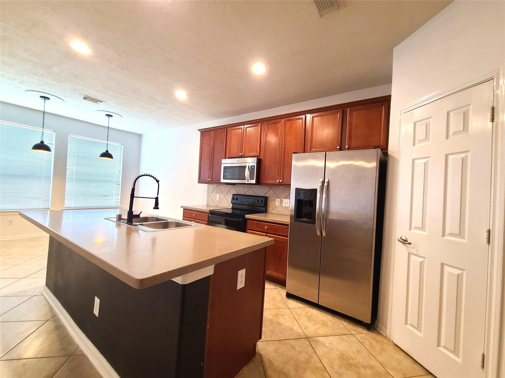 119 Benedict Canyon Loop