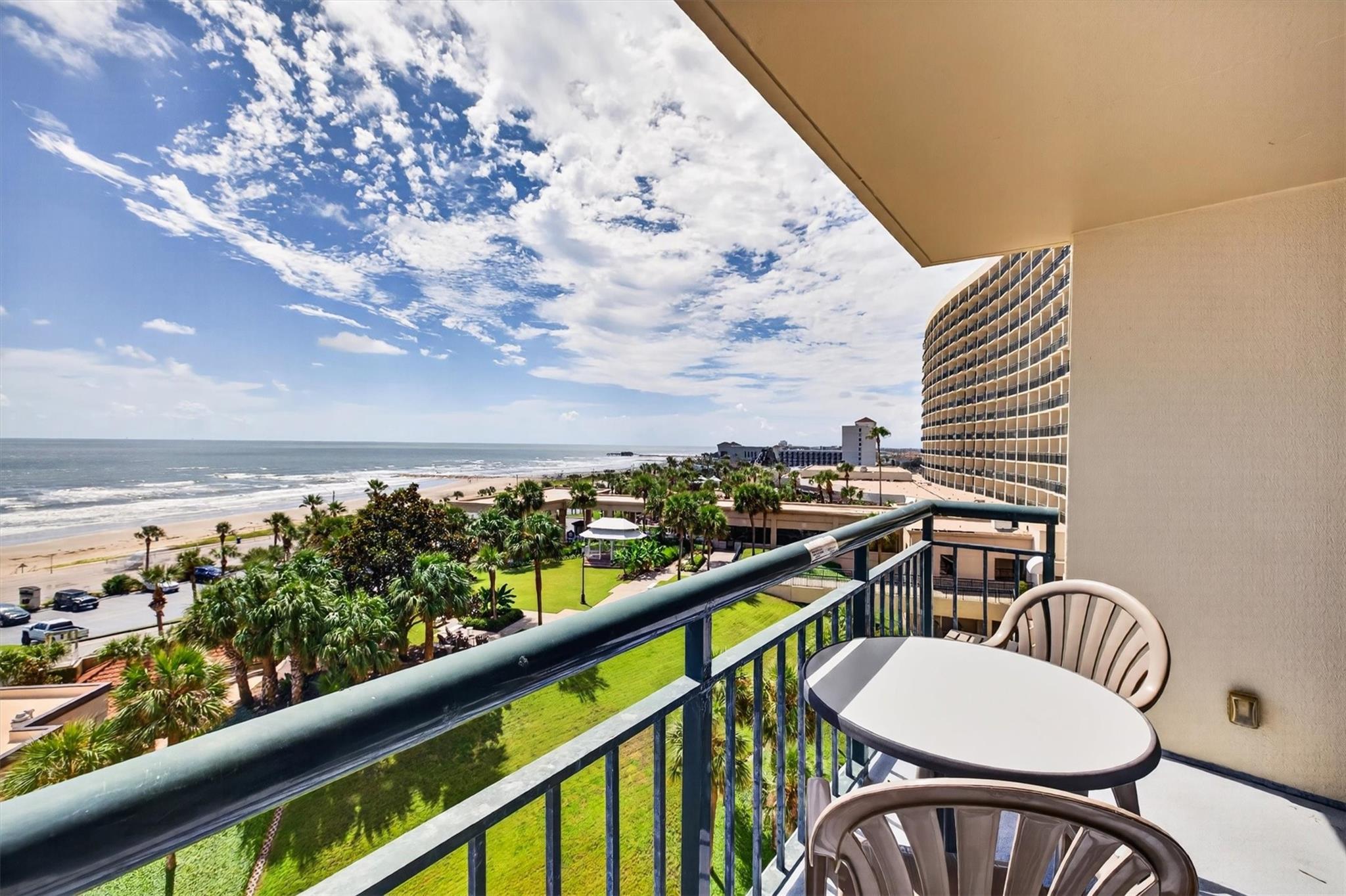 5220 Seawall Boulevard 737D