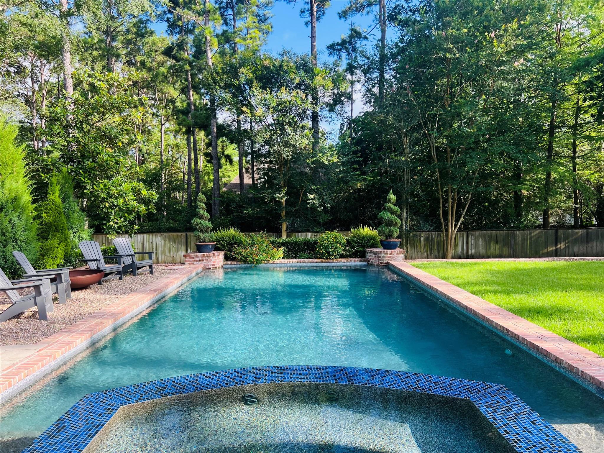 51 N Wooded Brook Circle