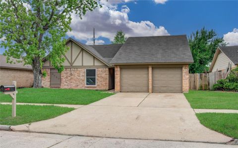 Photo of 5727 Longforest Drive, Houston, TX 77088 (MLS # 40441648)