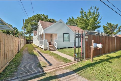 Photo of 531 Dogwood Street, Houston, TX 77022 (MLS # 30230932)