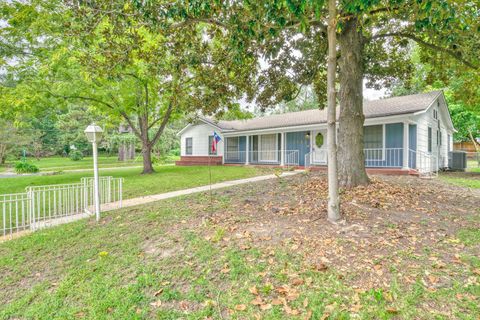 Photo of 1422 21st Street, Huntsville, TX 77340 (MLS # 33487704)