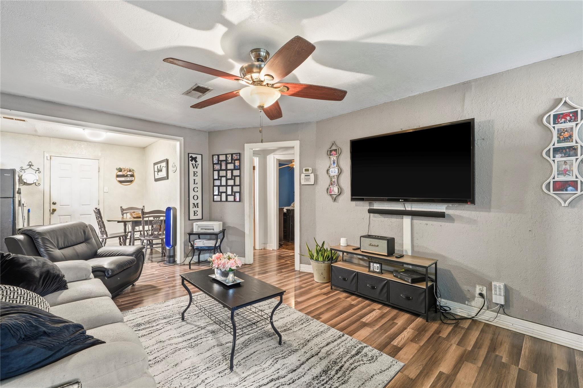 910 W 6th Street