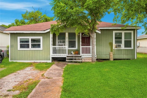 Homes For Sale - 910 W 6th Street<br/> Brazoria County, Freeport, TX 77541
