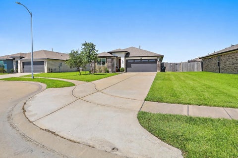 Photo of 407 Turtle Oak Lane, Baytown, TX 77523 (MLS # 89383886)