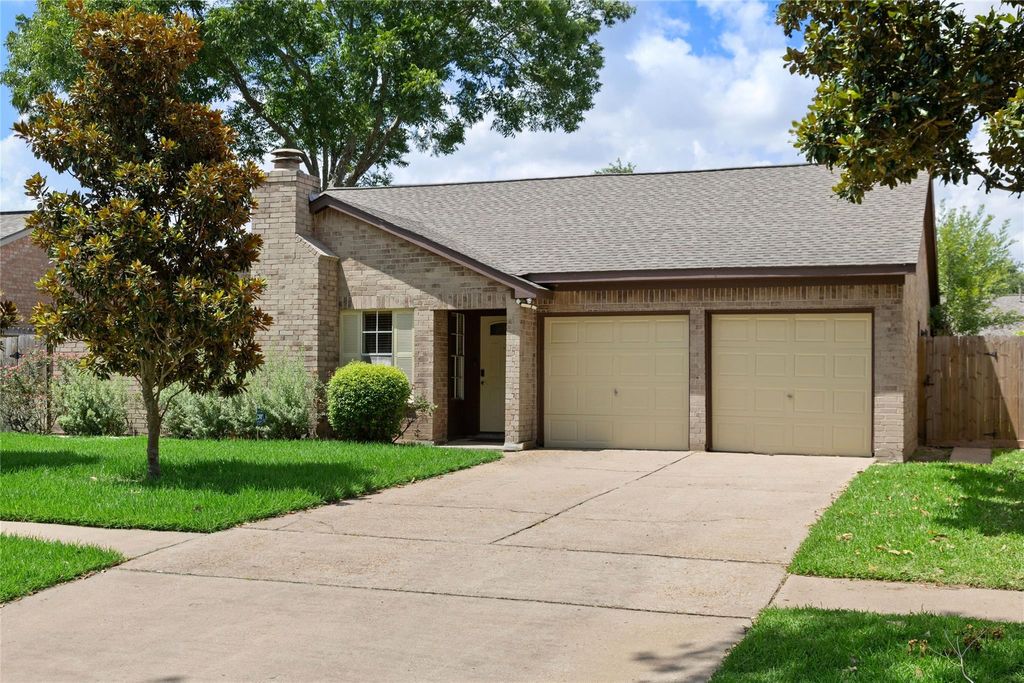 Photo of 3107 Pecan Point Drive, Sugar Land, TX 77478 (MLS # 82668354)