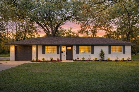 Homes For Sale - 701 Cannan Drive<br/> Angleton, TX 77515