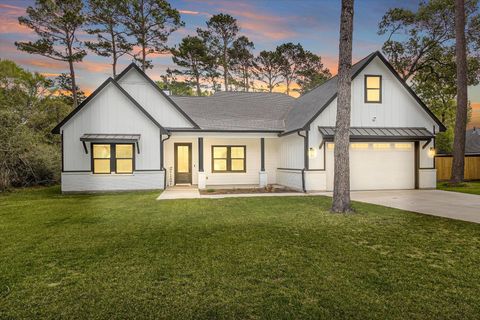 Homes For Sale - 22718 Desert Willow Drive<br/> Magnolia, TX 77355