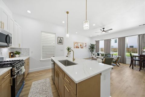 Photo of 8910 Knoll Leaf Drive, Houston, TX 77080 (MLS # 19792733)