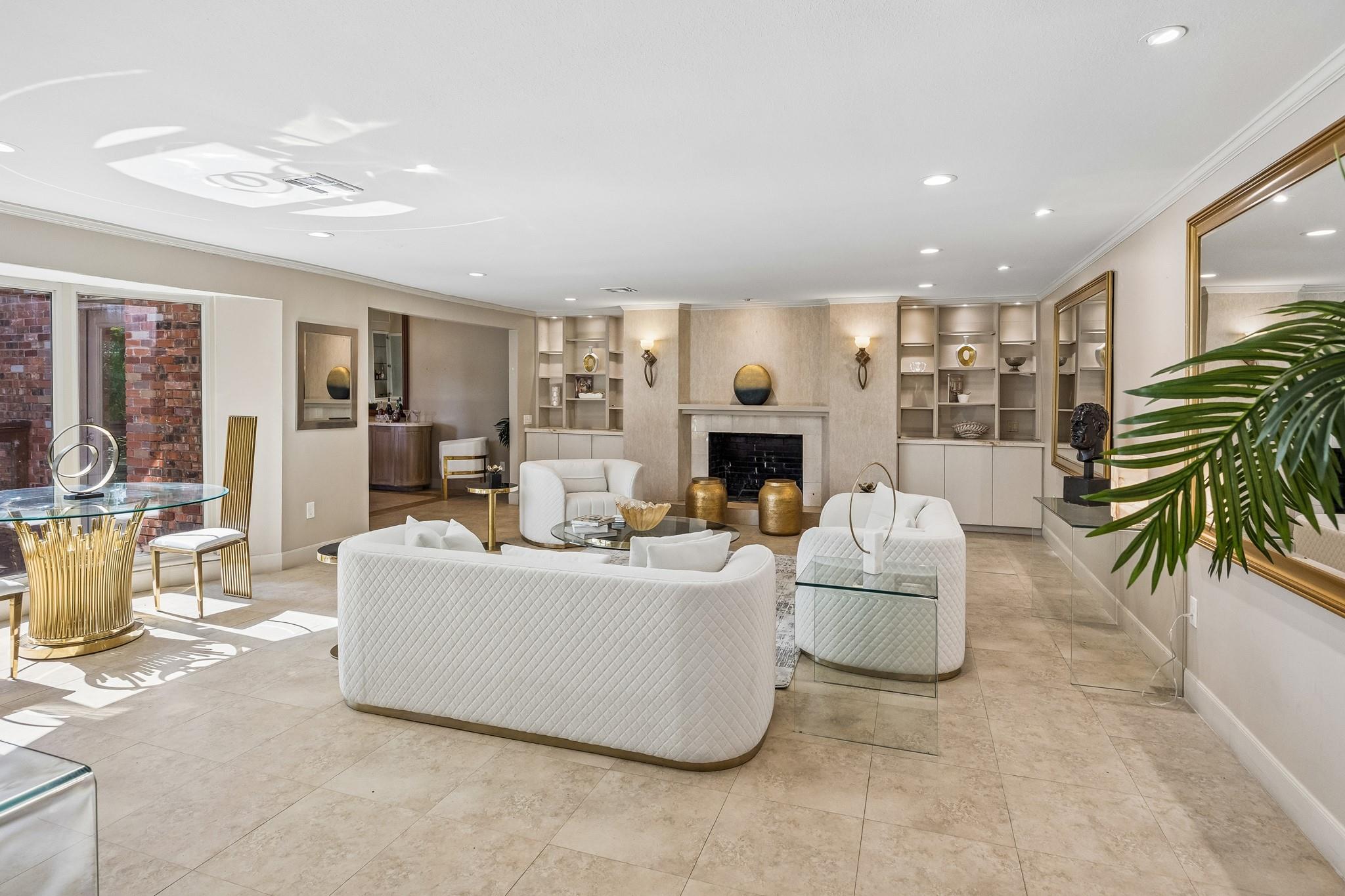 9703 Oasis Drive