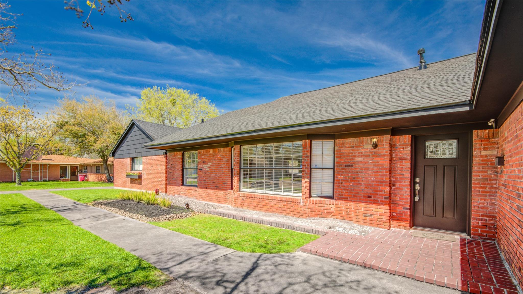 1618 W 10th Street