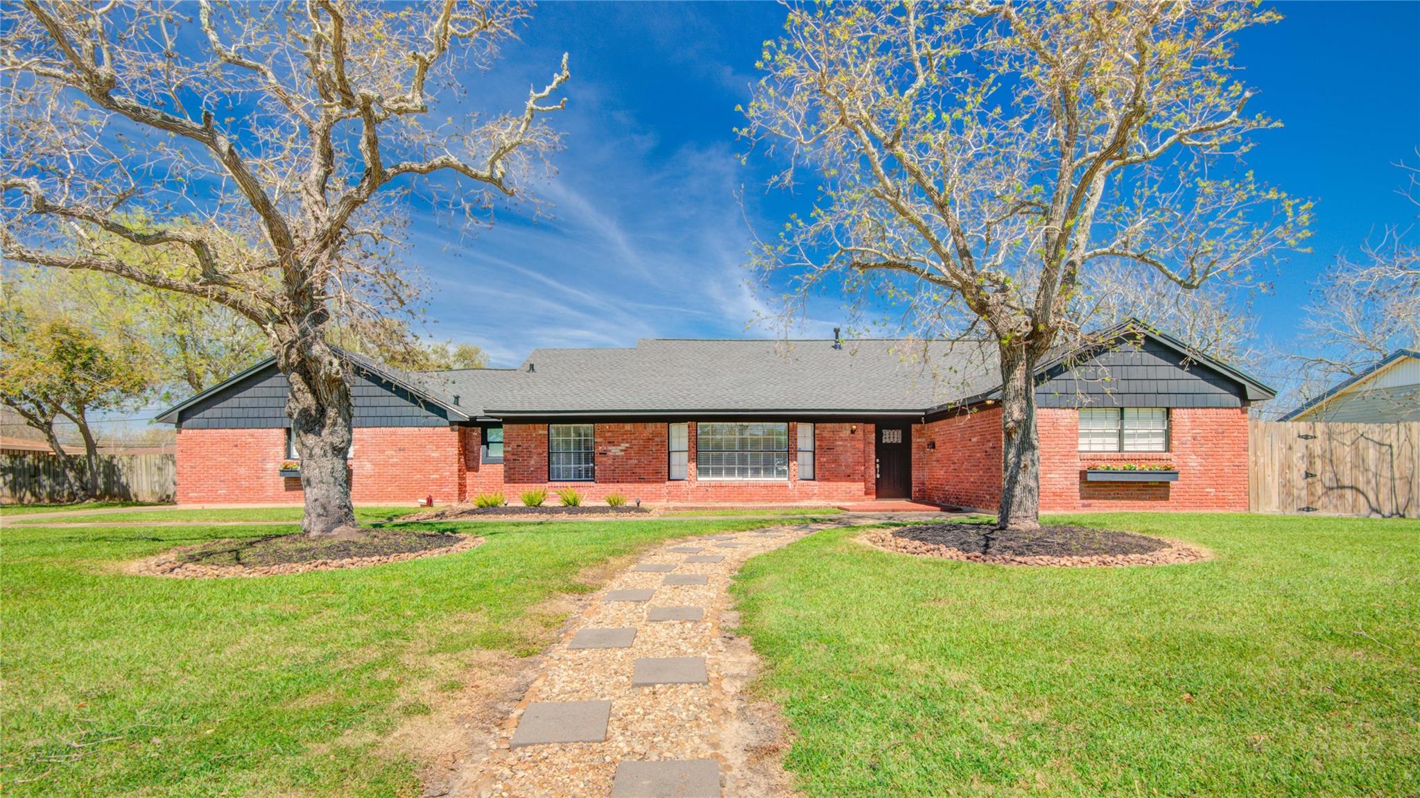 1618 W 10th Street