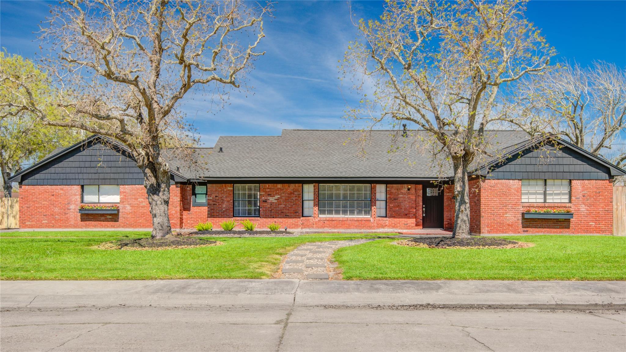1618 W 10th Street