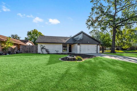 Photo of 255 Taranto Lane, Houston, TX 77015 (MLS # 71391240)