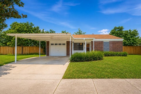 Photo of 4018 Darlinghurst Drive, Houston, TX 77045 (MLS # 38935284)