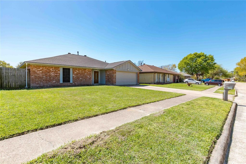 Photo of 1703 Packsaddle Lane, Baytown, TX 77521 (MLS # 17796839)
