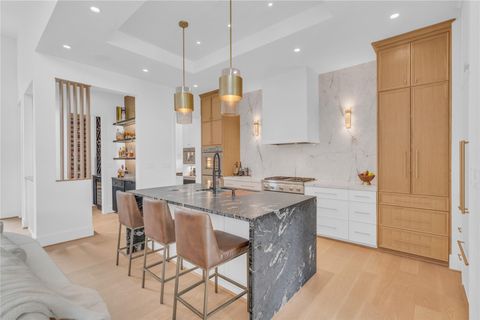 Photo of 5602 Ella Lee Lane, Houston, TX 77056 (MLS # 70013907)