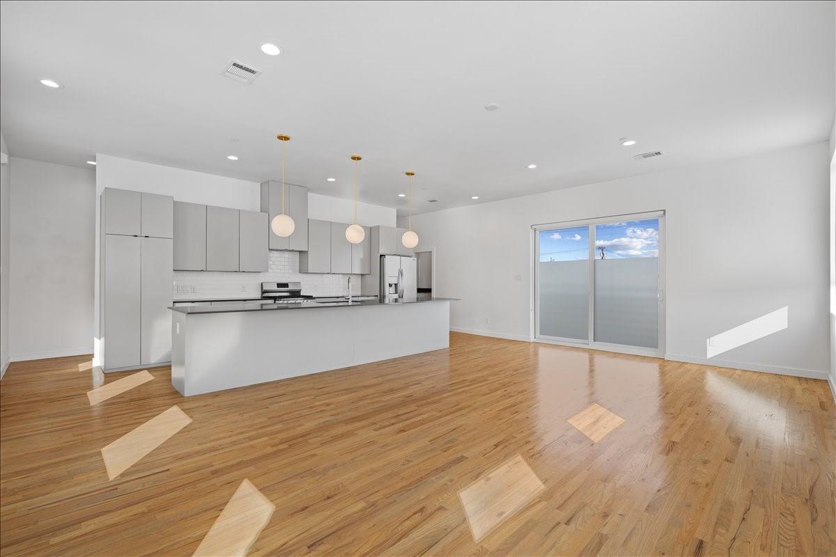 1715 Bennett Ave 104