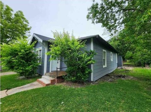Photo of 2710 15th Street, Port Arthur, TX 77640 (MLS # 71316334)