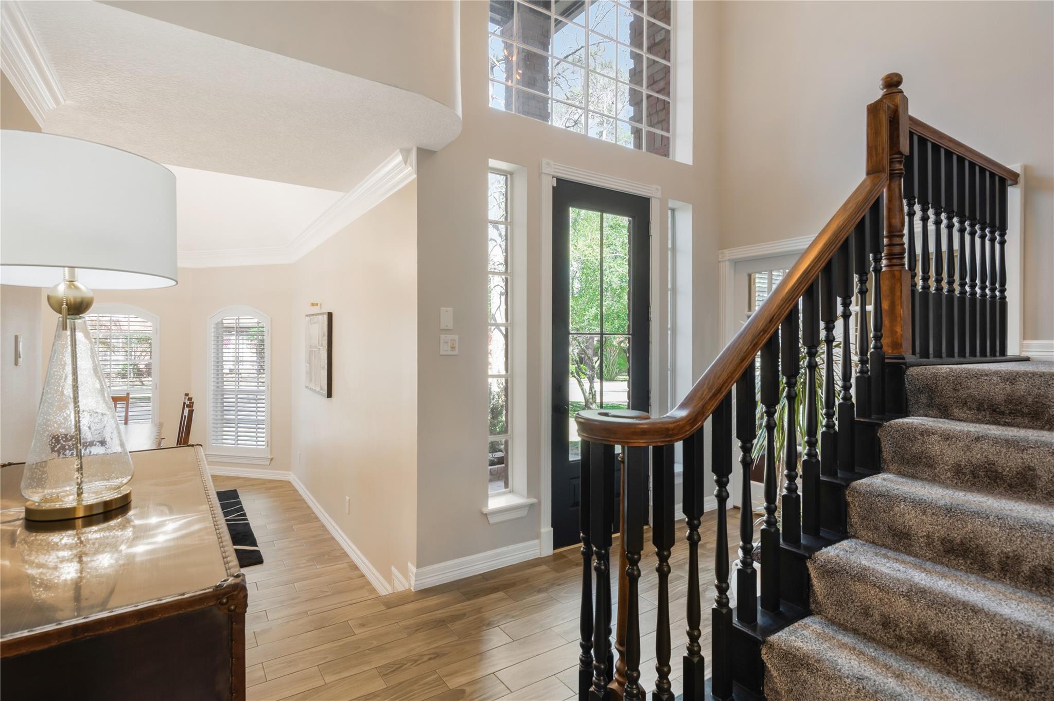 6211 Kingscrest Lane