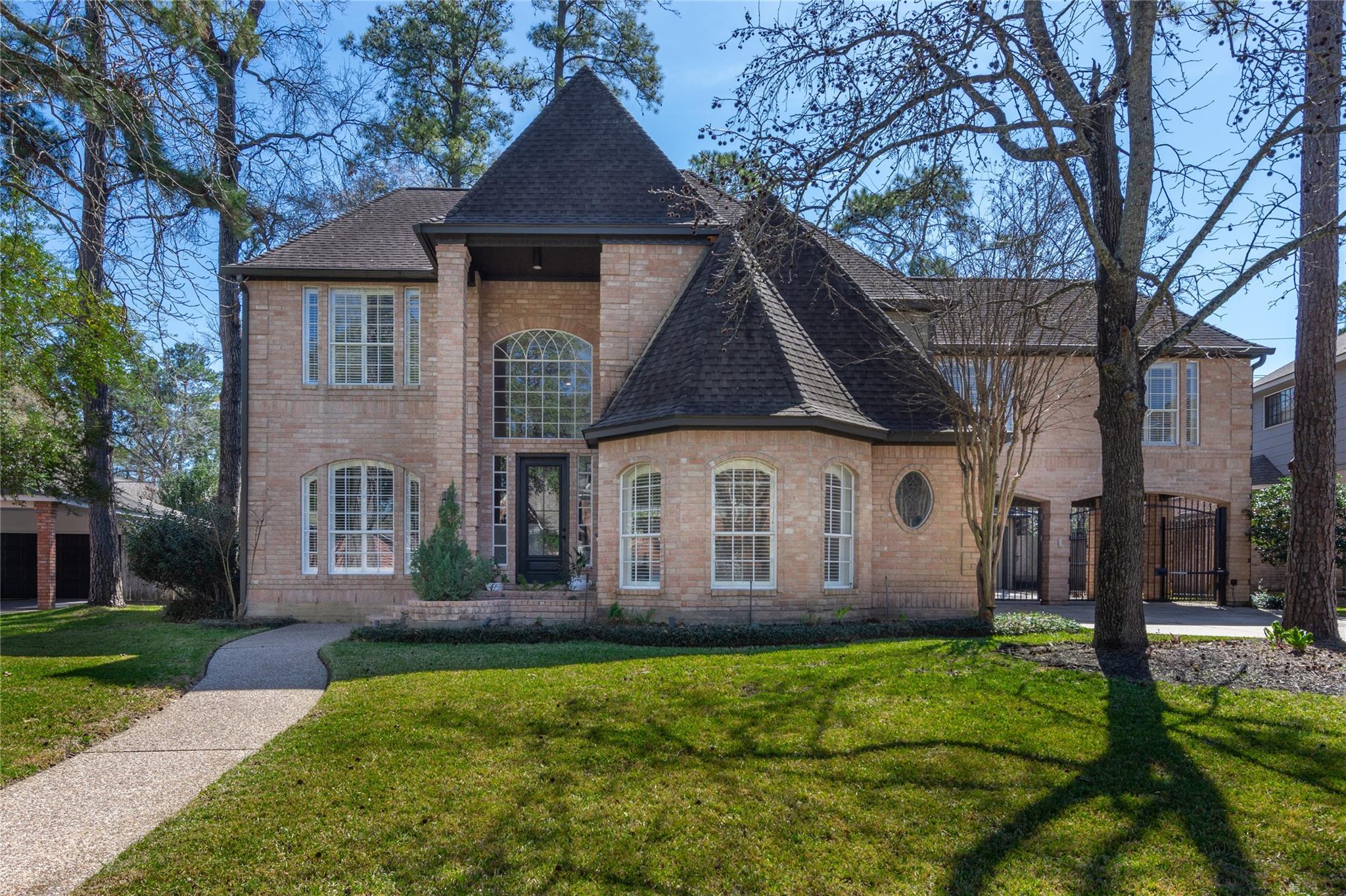 6211 Kingscrest Lane