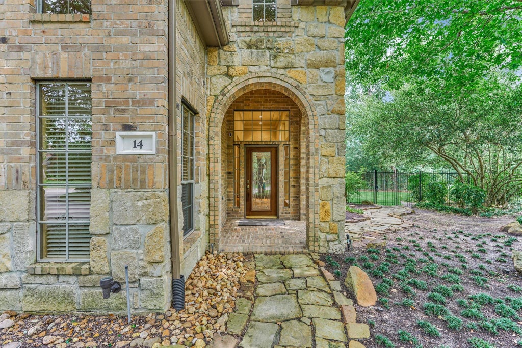 Photo of 14 Mystic Pines Court, The Woodlands, TX 77382 (MLS # 95341811)