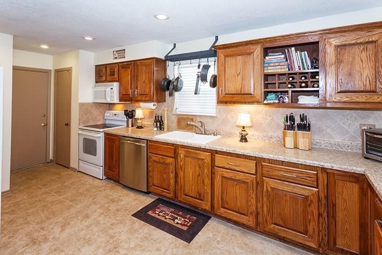 5910 Country Place