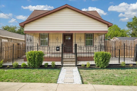 Photo of 1109 Hays Street, Houston, TX 77009 (MLS # 24147773)