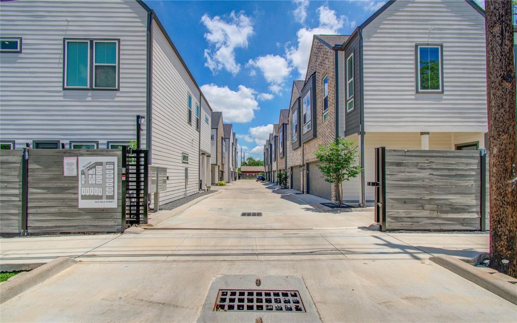 Photo of 4510 Old Yale Street #C, Houston, TX 77018 (MLS # 22631947)