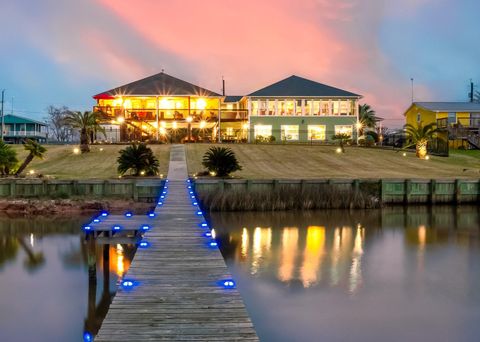 Photo of 792 W Bayshore Drive, Palacios, TX 77465 (MLS # 97530815)