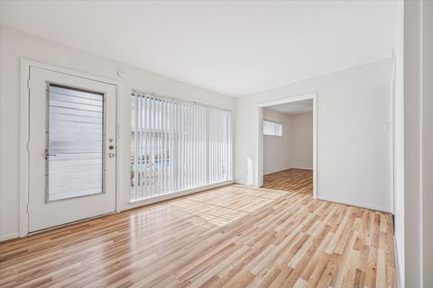 Photo of 3703 Roseland Street #10, Houston, TX 77006 (MLS # 95839100)