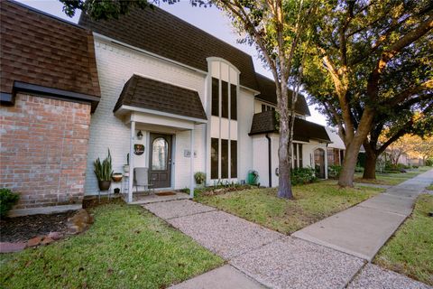 Photo of 2816 Country Club Drive, Pearland, TX 77581 (MLS # 14971749)