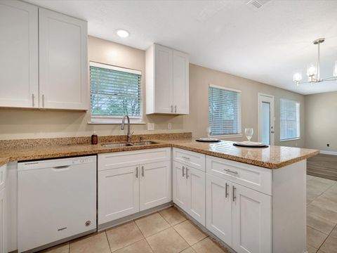 Tiny photo for 211 Leafwood Circle, League City, TX 77573 (MLS # 81626275)