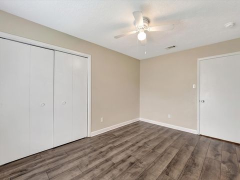 Tiny photo for 211 Leafwood Circle, League City, TX 77573 (MLS # 81626275)