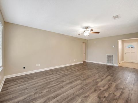 Tiny photo for 211 Leafwood Circle, League City, TX 77573 (MLS # 81626275)