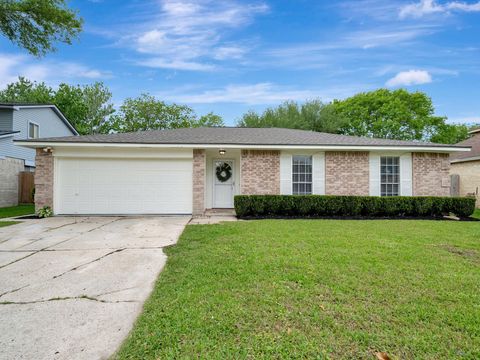Photo of 211 Leafwood Circle, League City, TX 77573 (MLS # 81626275)
