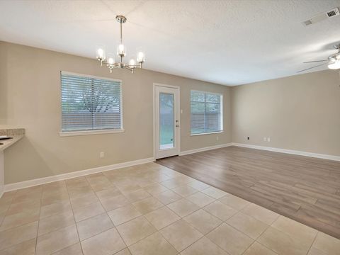 Tiny photo for 211 Leafwood Circle, League City, TX 77573 (MLS # 81626275)