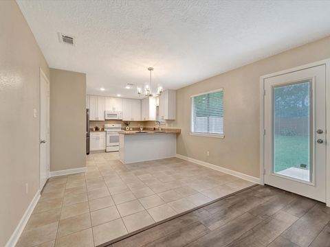 Tiny photo for 211 Leafwood Circle, League City, TX 77573 (MLS # 81626275)