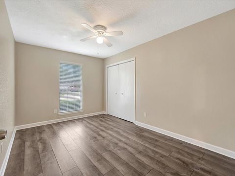 Tiny photo for 211 Leafwood Circle, League City, TX 77573 (MLS # 81626275)
