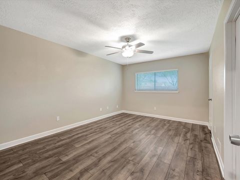 Tiny photo for 211 Leafwood Circle, League City, TX 77573 (MLS # 81626275)