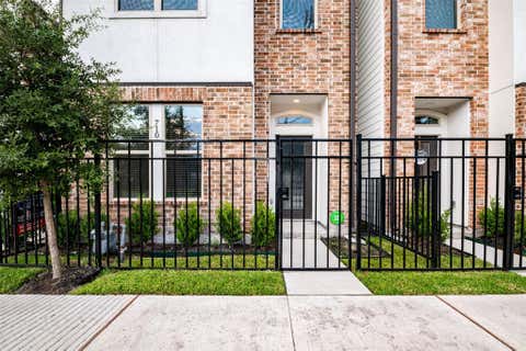 Townhouse For Rent - 710 Clark Street<br/> Houston, TX 77020
