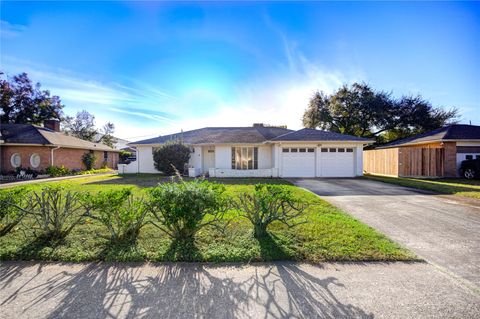 Photo of 10823 Radford Lane, Houston, TX 77099 (MLS # 57741078)