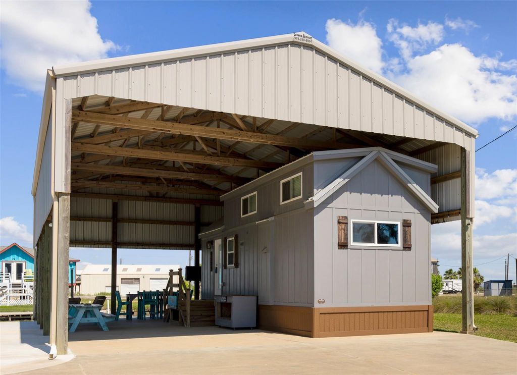 Photo of 2423 Gulfview Drive, Sargent, TX 77414 (MLS # 38183657)