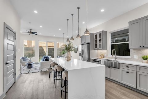 Photo of 1207 E 28th Street, Houston, TX 77009 (MLS # 22138181)