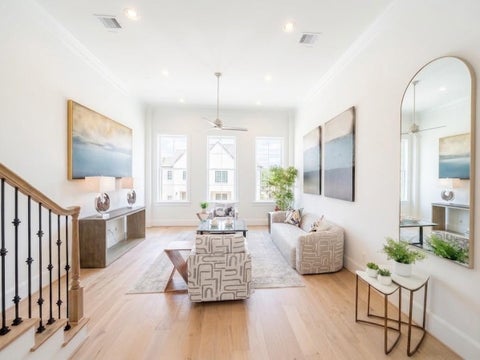 Photo of 5921 Cottage Grove Lake Drive, Houston, TX 77007 (MLS # 41185712)