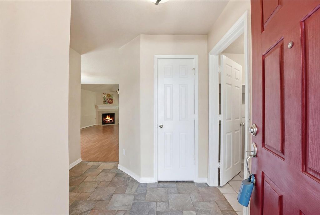 Photo of 418 Mystic Trail Loop, Houston, TX 77339 (MLS # 21530699)