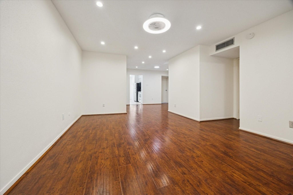 Photo of 2120 El Paseo Street #2003, Houston, TX 77054 (MLS # 18460032)